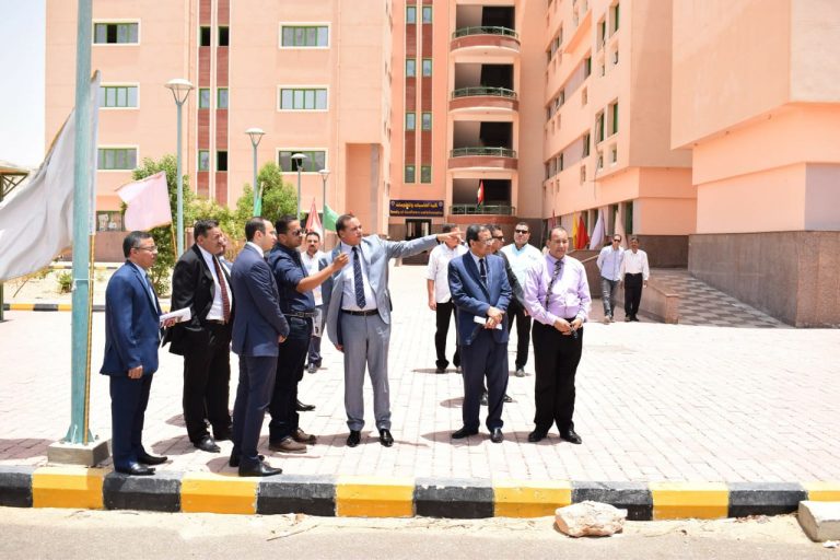 “عزيز”: بدء الدراسة في كلية الحاسبات والمعلومات بسوهاج العام المقبل