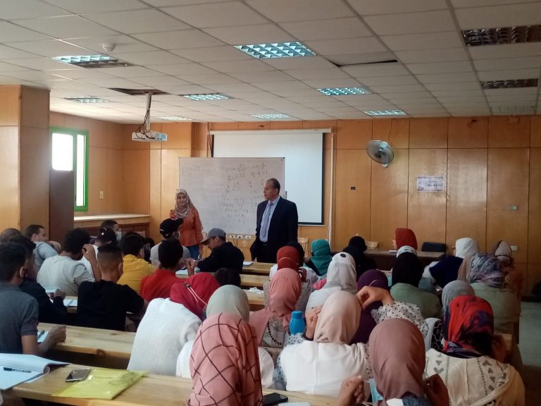 تفقد السيد الأستاذ الدكتور النميرى علام زناتى عميد الكلية سير العملية التعليمية بالكلية.