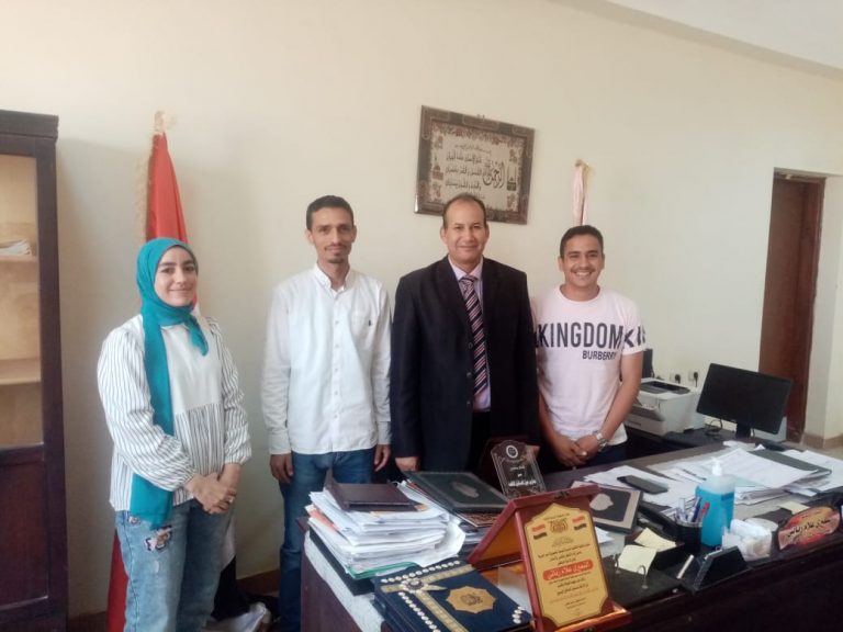 مدرسة جيل المستقبل تكرم عميد كليه الحاسبات والذكاء الإصطناعي