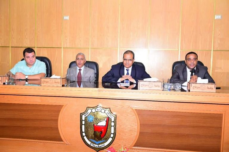 رئيس جامعة سوهاج يتابع تنفيذ منظومة الكتاب الإلكتروني ويعلن موعد أولى الاختبارات الإلكترونية