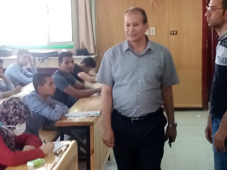 “عميد حاسبات يتابع لجان امتحانات نهاية العام بالكلية”