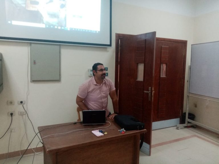 تدريب أعضاء هيئة التدريس بالكلية علي منصة thinqi