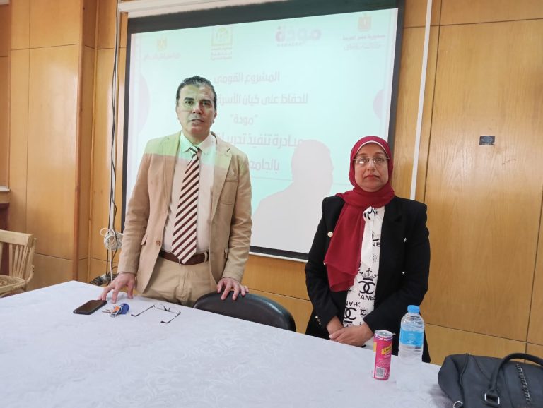 حاسبات سوهاج تعقد ندوه بعنوان موده لطلابها