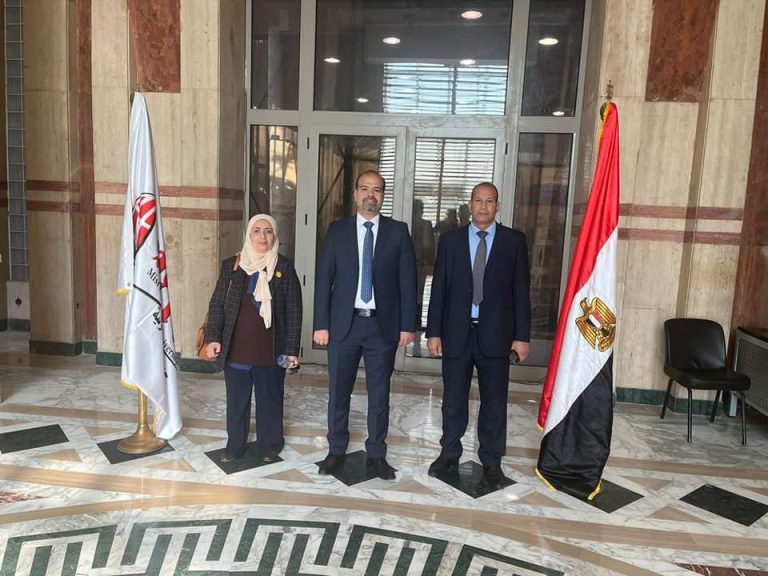 الزناتى يزور كليه الحاسبات بجامعه مصر للعلوم والتكنولوجيا.