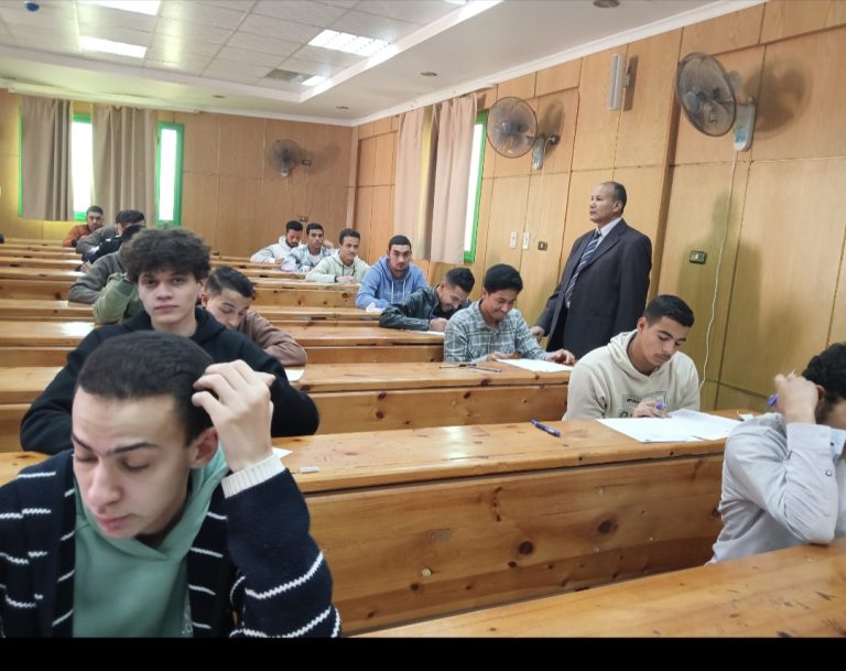 حاسبات سوهاج تبدأ الفصل الدراسي الاول