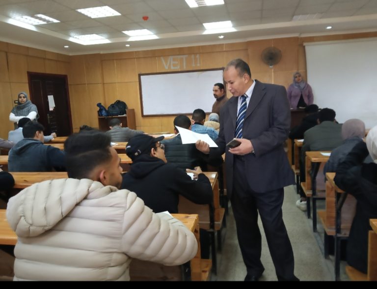 حاسبات سوهاج تبدأ امتحانات التخلفات للفصل الدراسي الأول.