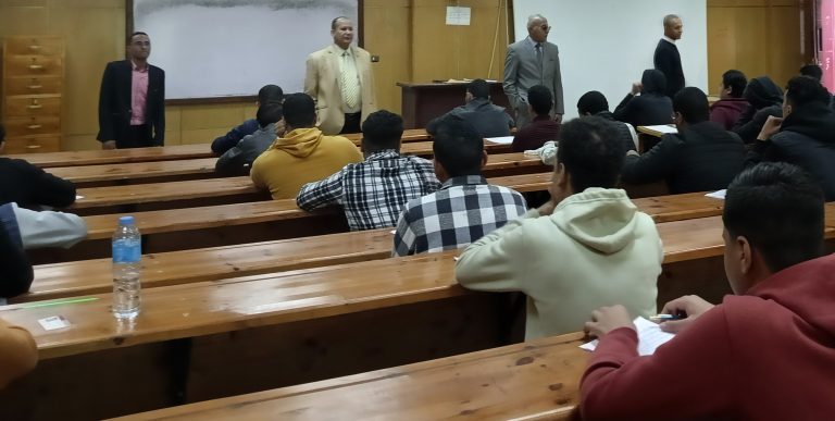 زياره معالي الأستاذ الدكتور عبد الناصر يس نائب رئيس الجامعة لشئون التعليم والطلاب لحاسبات سوهاج.