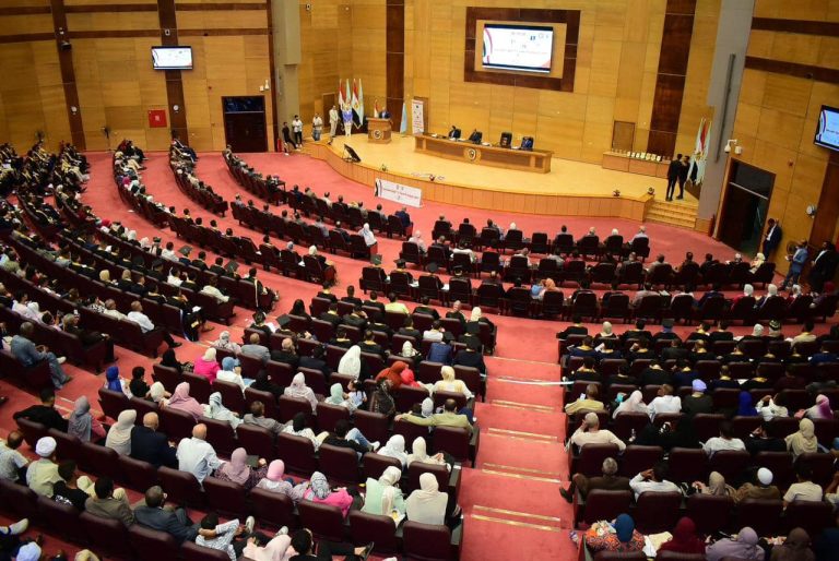 الزناتى يشهد حفل تخرج طلاب كليه الهندسه بسوهاج لعام 2023/2042م.