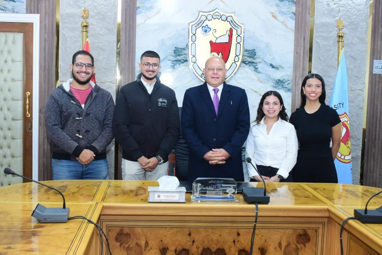 *النعماني يلتقي وفداً طلابياً من المكسيك في إطار برنامج التبادل الطلابي بجامعة سوهاج*