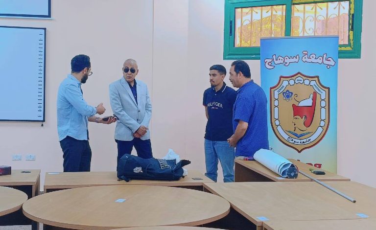 *جامعة سوهاج تدعم الطلاب ذوي الإعاقة السمعية والبصرية بأجهزة تكنولوجية متطورة.*