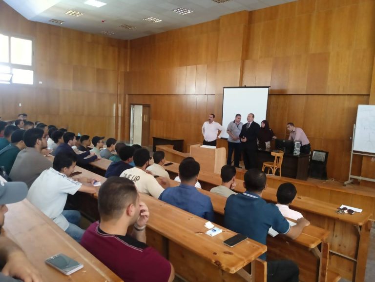 الزناتى يعقد لقاءا بطلاب كلية الحاسبات والمعلومات والذكاء، الاصطناعي بجامعة سوهاج الاهليه.