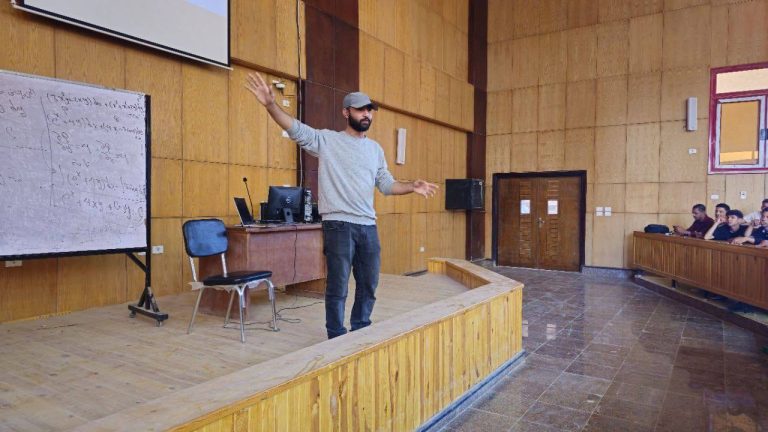 الزناتي يهنيء طلاب كلية الحاسبات والذكاء الاصطناعي خلال حفل استقبال الطلاب الجدد