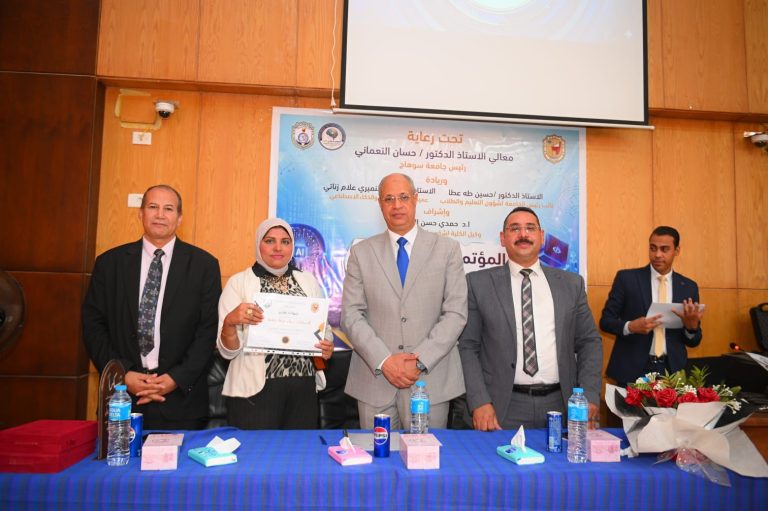 تكريم أوائل الطلاب والمعيدين والجهاز الإداري بكلية الحاسبات والذكاء الاصطناعي بجامعة سوهاج