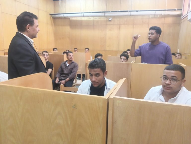 بتوجيهات عميد الكلية.. جولة تفقدية لمعامل كلية الحاسبات والذكاء الاصطناعي بجامعة سوهاج ومتابعة مباشرة لمشكلات الطلاب