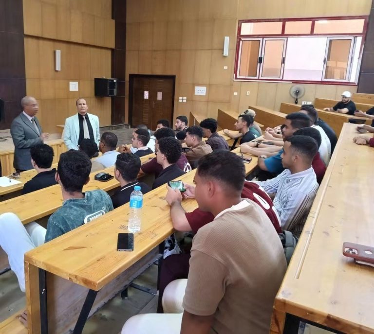 الزناتي يستقبل نائب رئيس الجامعة بكلية الحاسبات والذكاء الاصطناعي.